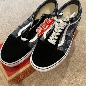 Vans Old Skool wideframe skulls size Men 10.5 Women 12 NWT